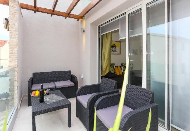 Appartement à Tribunj - Appartement dans Tribunj avec vue mer, Balcon, Climatisation, WIFI (4953-3) Appartement à Tribunj - Appartement dans Tribunj avec vue mer, Balcon, Climatisation, WIFI (4953-3)