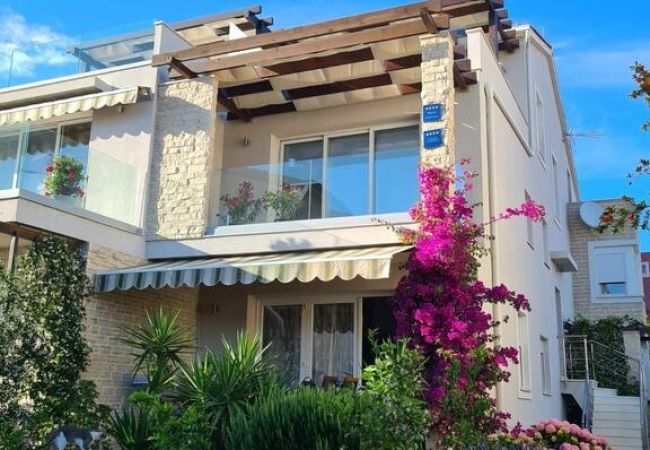 Appartement à Tribunj - Appartement dans Tribunj avec vue mer, Balcon, Climatisation, WIFI (4953-3) Appartement à Tribunj - Appartement dans Tribunj avec vue mer, Balcon, Climatisation, WIFI (4953-3)