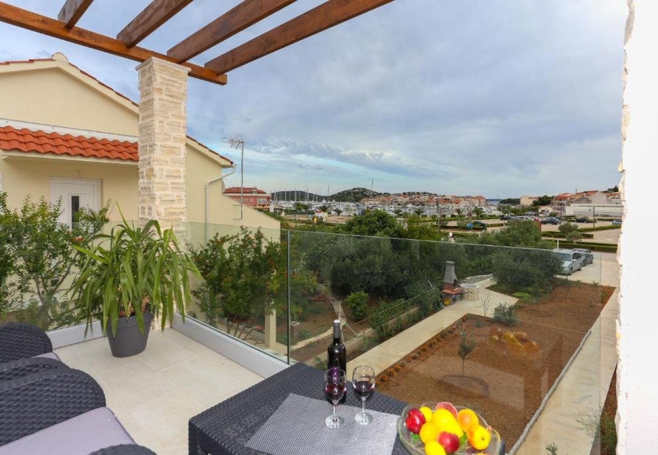 Appartement à Tribunj - Appartement dans Tribunj avec vue mer, Balcon, Climatisation, WIFI (4953-3)