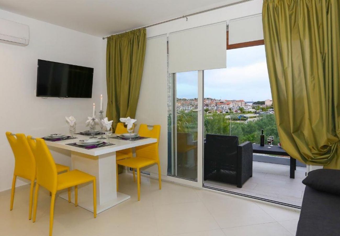 Appartement à Tribunj - Appartement dans Tribunj avec vue mer, Balcon, Climatisation, WIFI (4953-3)