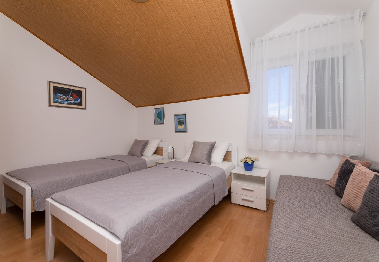 Appartement à Supetar - Appartement dans Supetar avec vue mer, terrasse, Climatisation, WIFI (3553-3)