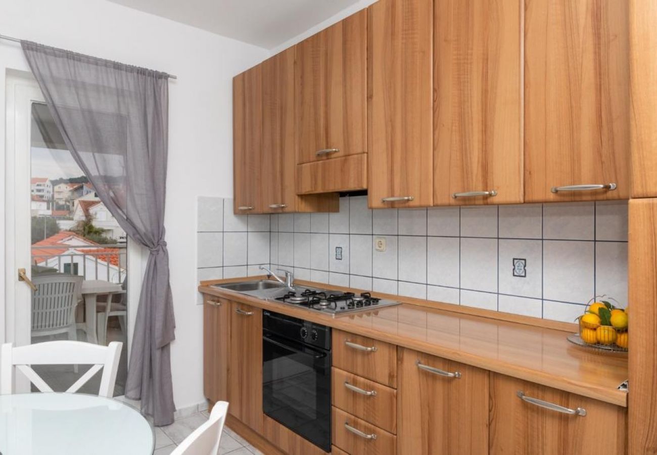 Appartement à Supetar - Appartement dans Supetar avec terrasse, Climatisation, WIFI (3553-4)