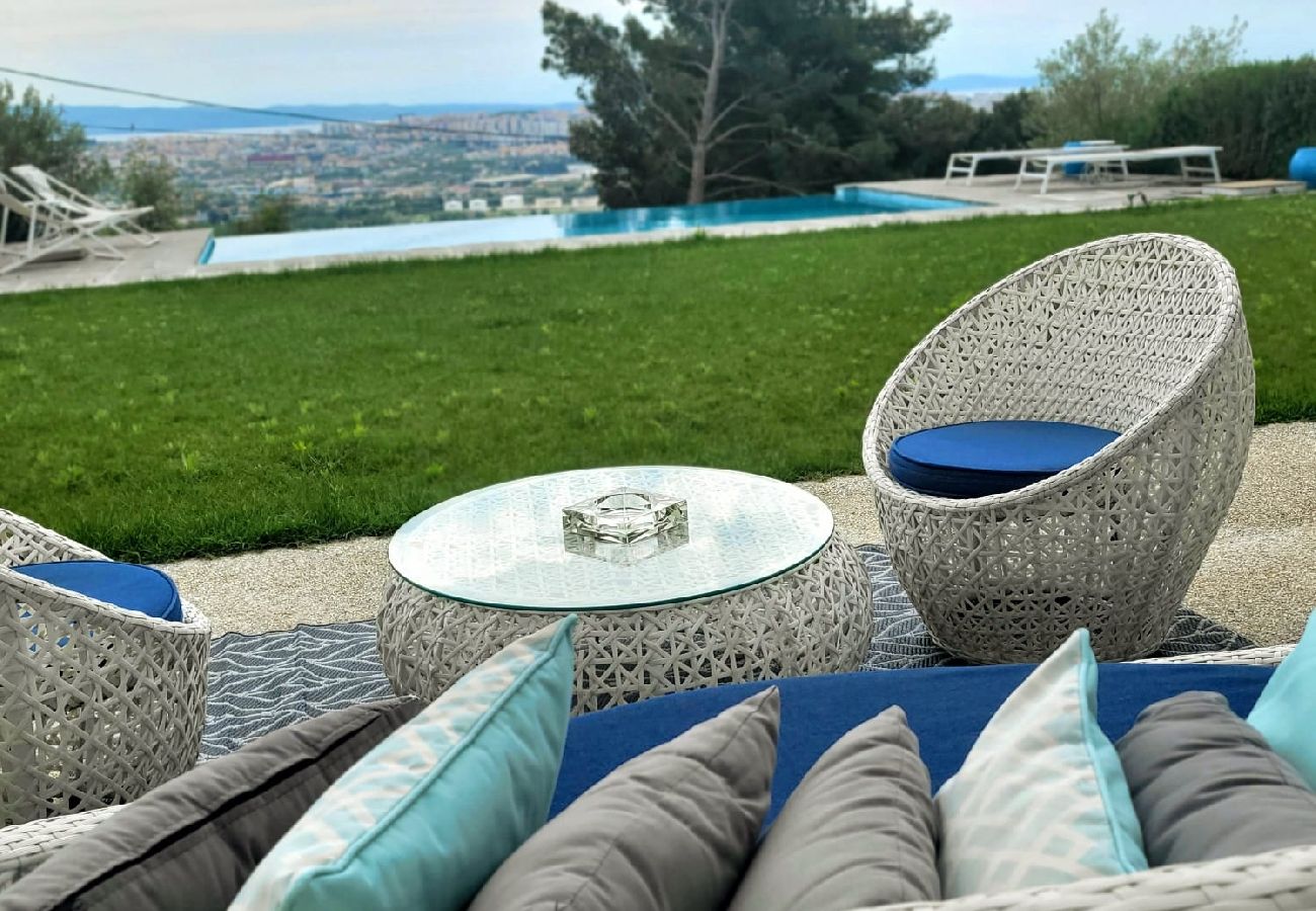 Maison à Split - Maison de vacances dans Split avec vue mer, terrasse, Climatisation, WIFI (4937-1)