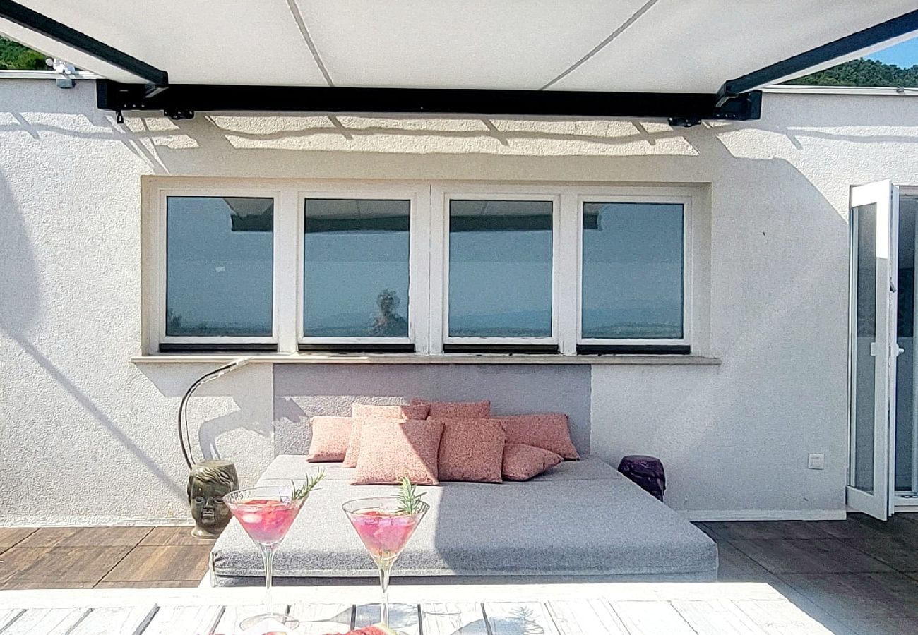 Maison à Split - Maison de vacances dans Split avec vue mer, terrasse, Climatisation, WIFI (4937-1)