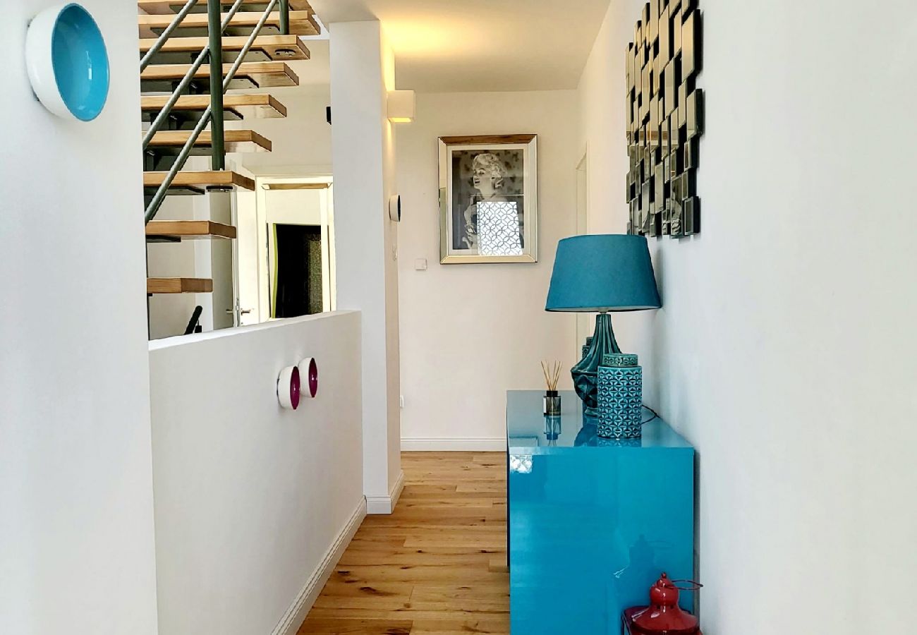 Maison à Split - Maison de vacances dans Split avec vue mer, terrasse, Climatisation, WIFI (4937-1)