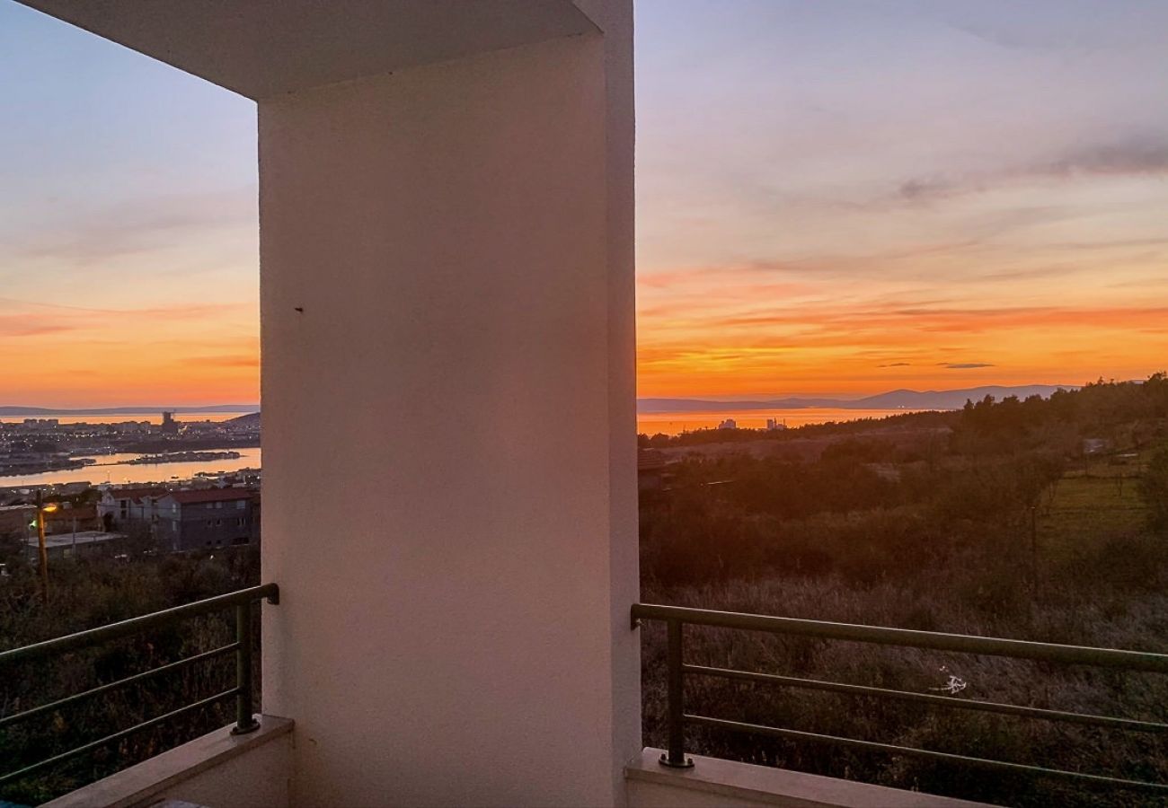 Maison à Split - Maison de vacances dans Split avec vue mer, terrasse, Climatisation, WIFI (4937-1)