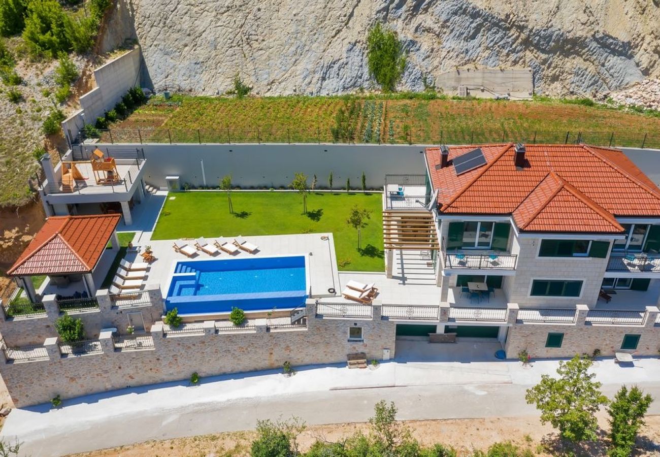 Maison à Imotski - Ferienhaus in Imotski mit Terrasse, Klimaanlage, W-LAN, Waschmaschine (4978-1)