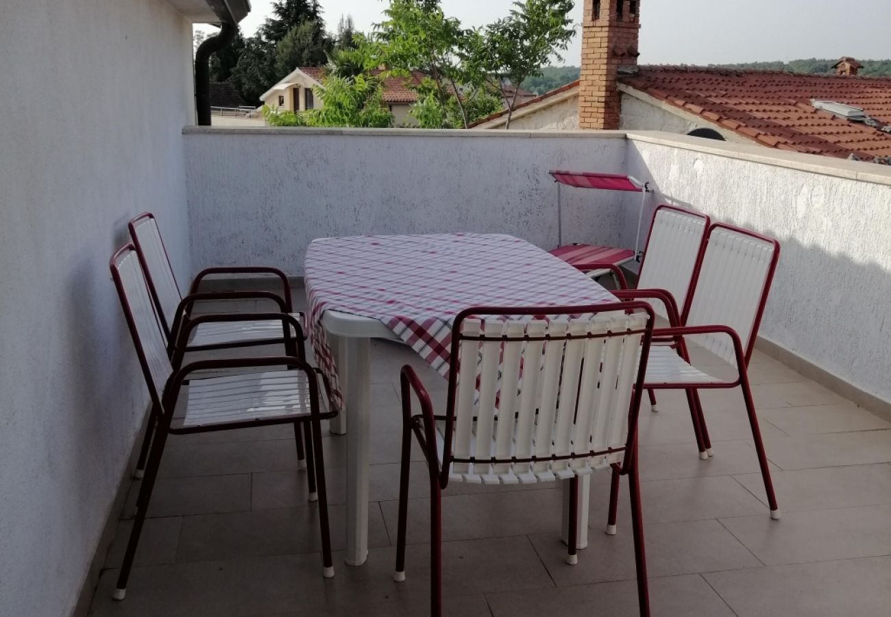 Appartement à Funtana - Appartement dans Funtana avec Balcon, Climatisation, WIFI, Machine à laver (4982-3)