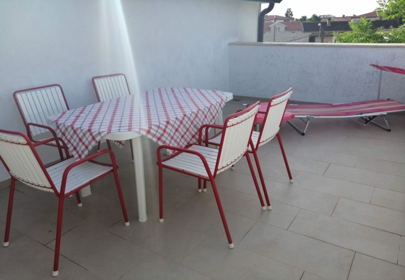 Appartement à Funtana - Appartement dans Funtana avec Balcon, Climatisation, WIFI, Machine à laver (4982-3)