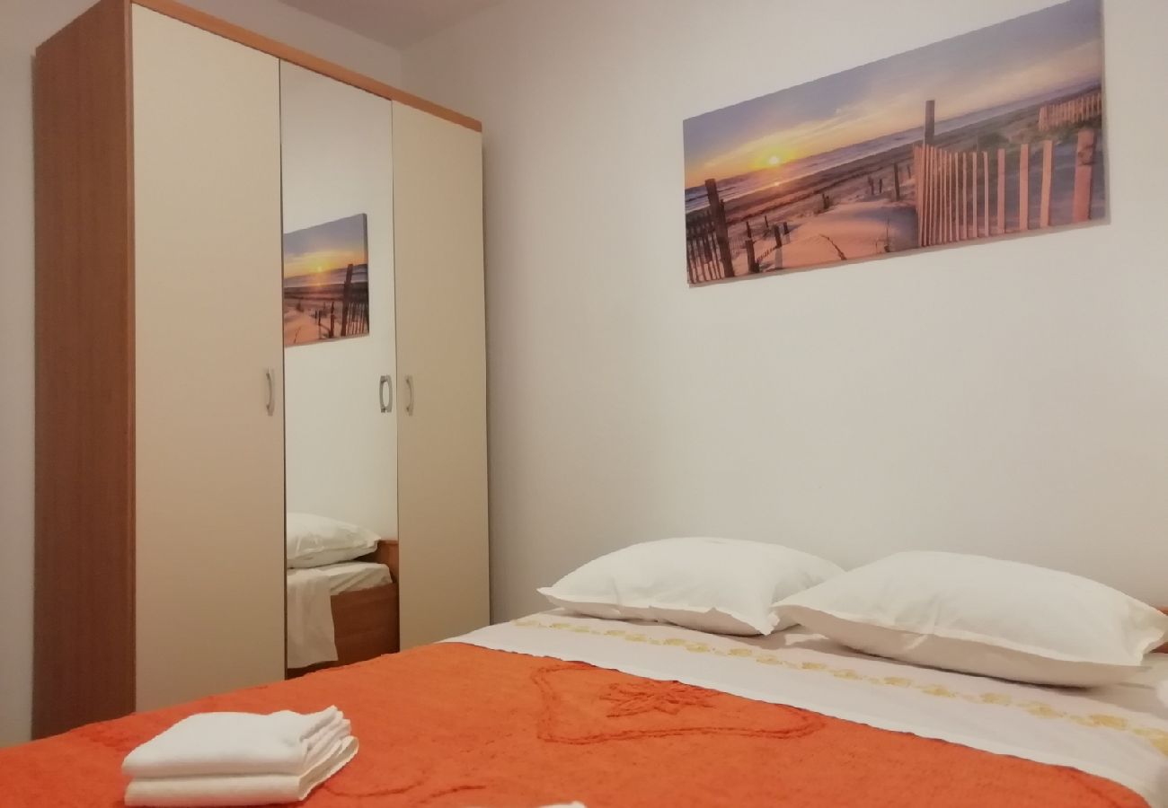 Appartement à Nin - Appartement dans Nin avec loggia, Climatisation, WIFI, Machine à laver (4986-1)