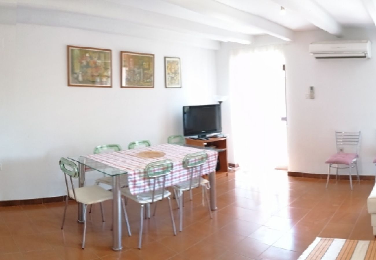 Appartement à Funtana - Appartement dans Funtana avec Balcon, Climatisation, WIFI, Machine à laver (4982-10)