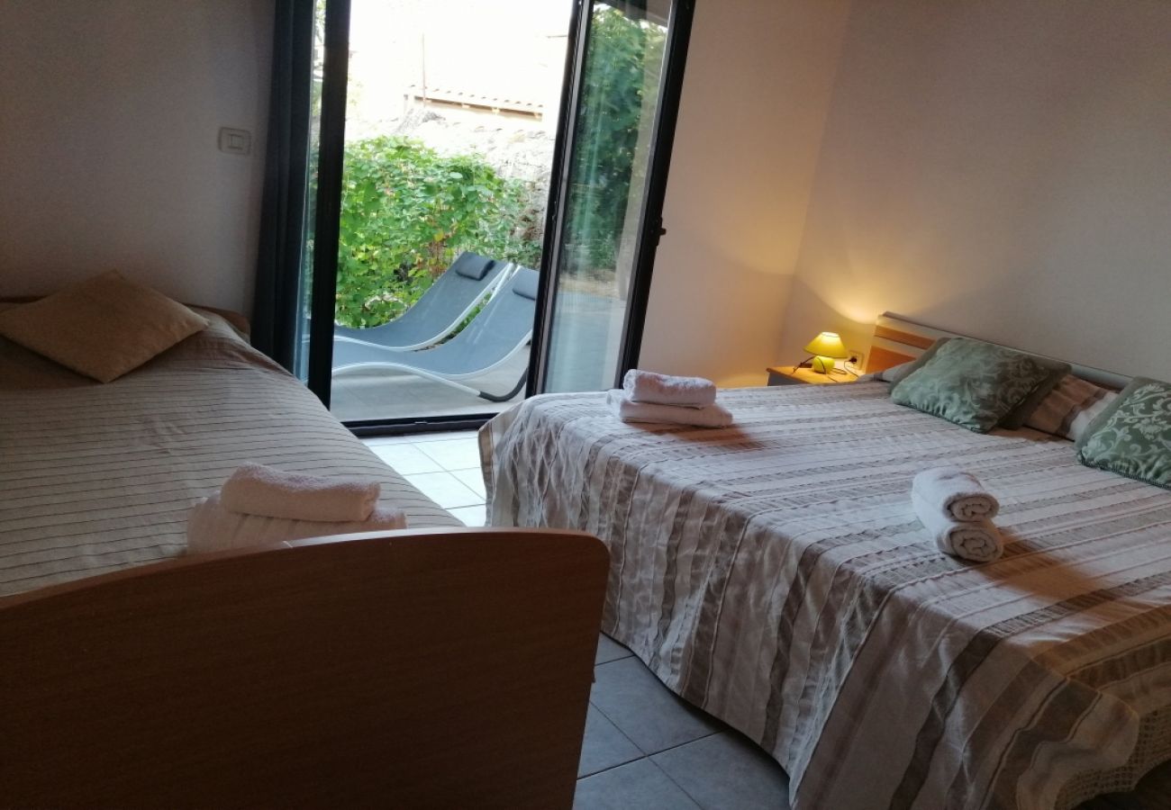 Appartement à Funtana - Appartement dans Funtana avec terrasse, Climatisation, WIFI, Machine à laver (4982-6)