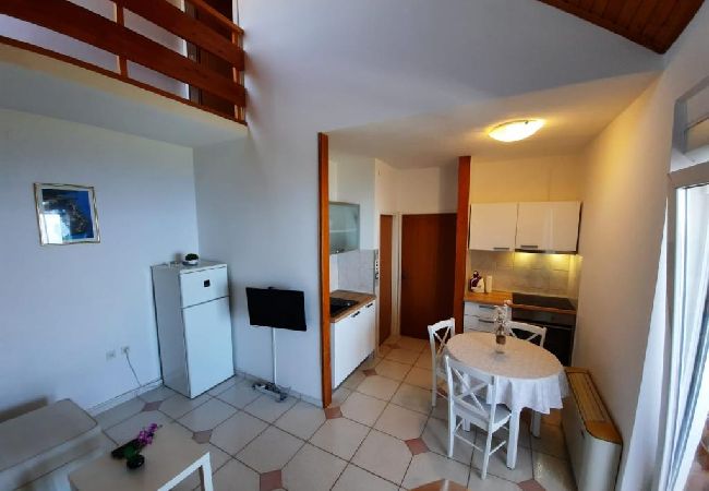 Appartement à Murter - Appartement dans Murter avec vue mer, terrasse, Climatisation, WIFI (5026-1) Appartement à Murter - Appartement dans Murter avec vue mer, terrasse, Climatisation, WIFI (5026-1)