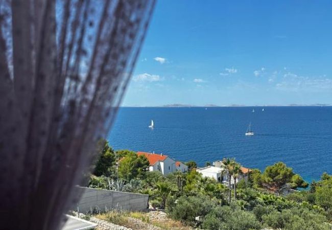 Appartement à Murter - Appartement dans Murter avec vue mer, terrasse, Climatisation, WIFI (5026-1) Appartement à Murter - Appartement dans Murter avec vue mer, terrasse, Climatisation, WIFI (5026-1)