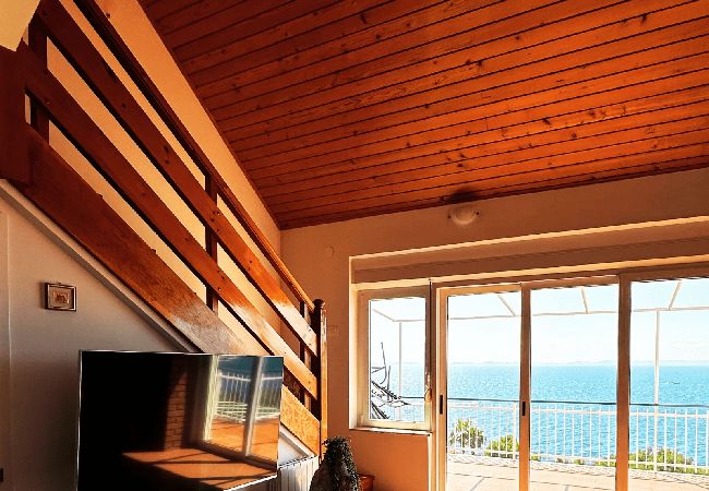 Appartement à Murter - Appartement dans Murter avec vue mer, terrasse, Climatisation, WIFI (5026-3) Appartement à Murter - Appartement dans Murter avec vue mer, terrasse, Climatisation, WIFI (5026-3)