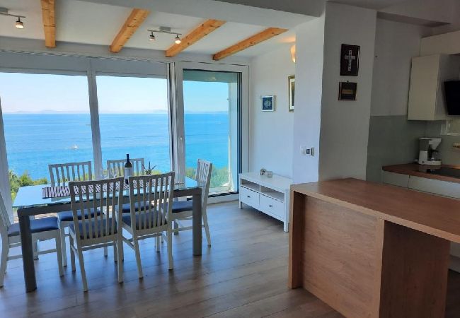 Appartement à Murter - Appartement dans Murter avec vue mer, Climatisation, WIFI (5026-4) Appartement à Murter - Appartement dans Murter avec vue mer, Climatisation, WIFI (5026-4)