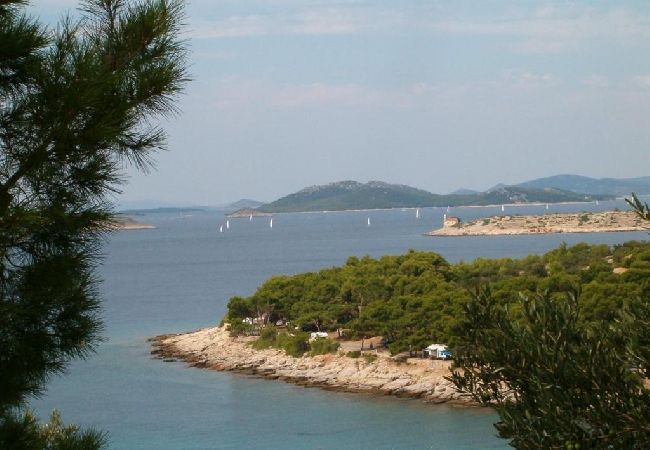 Appartement à Murter - Appartement dans Murter avec vue mer, Climatisation, WIFI (5026-4) Appartement à Murter - Appartement dans Murter avec vue mer, Climatisation, WIFI (5026-4)