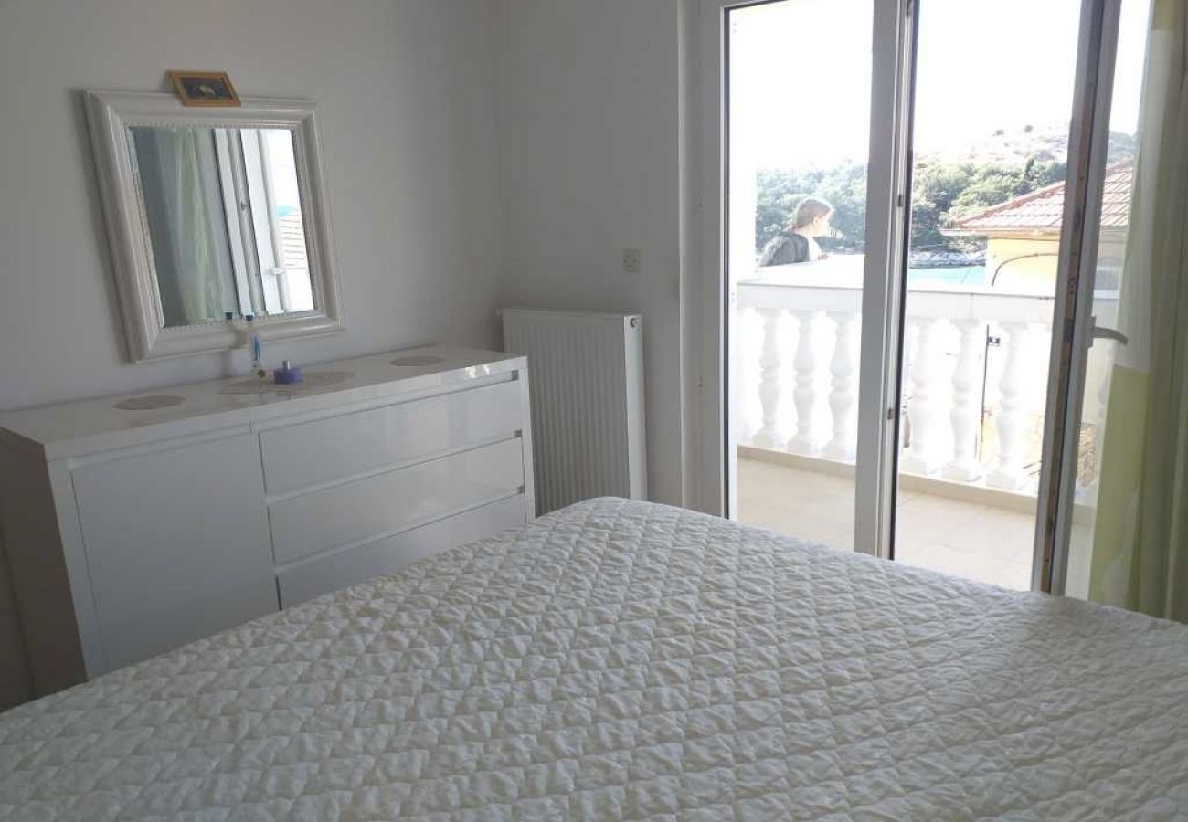 Appartement à Tribunj - Appartement dans Tribunj avec vue mer, Balcon, Climatisation, WIFI (5035-2)