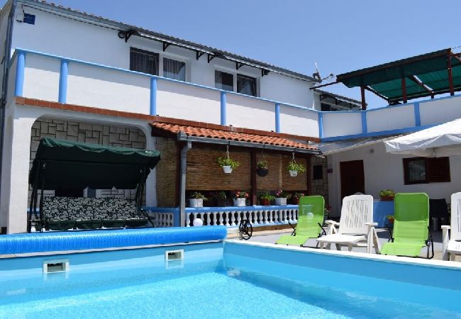 Appartement à Tribunj - Appartement dans Tribunj avec vue mer, Balcon, Climatisation, WIFI (5034-3) Appartement à Tribunj - Appartement dans Tribunj avec vue mer, Balcon, Climatisation, WIFI (5034-3)