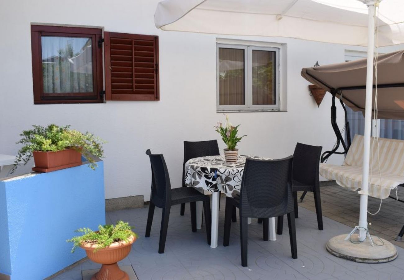 Appartement à Tribunj - Appartement dans Tribunj avec terrasse, Climatisation, WIFI (5034-1)