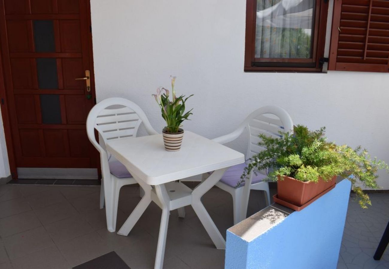 Appartement à Tribunj - Appartement dans Tribunj avec terrasse, Climatisation, WIFI (5034-1)