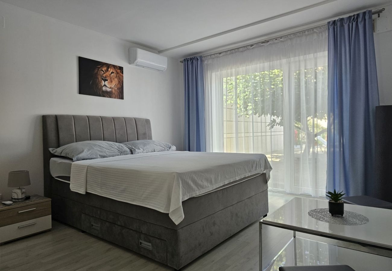 Appartement à Tribunj - Appartement dans Tribunj avec terrasse, Climatisation, WIFI (5034-1)