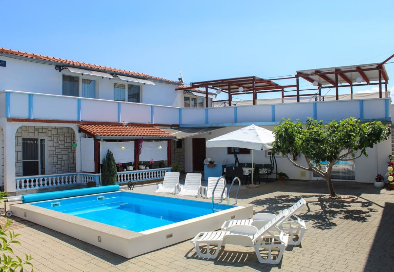 Appartement à Tribunj - Appartement dans Tribunj avec terrasse, Climatisation, WIFI (5034-1)