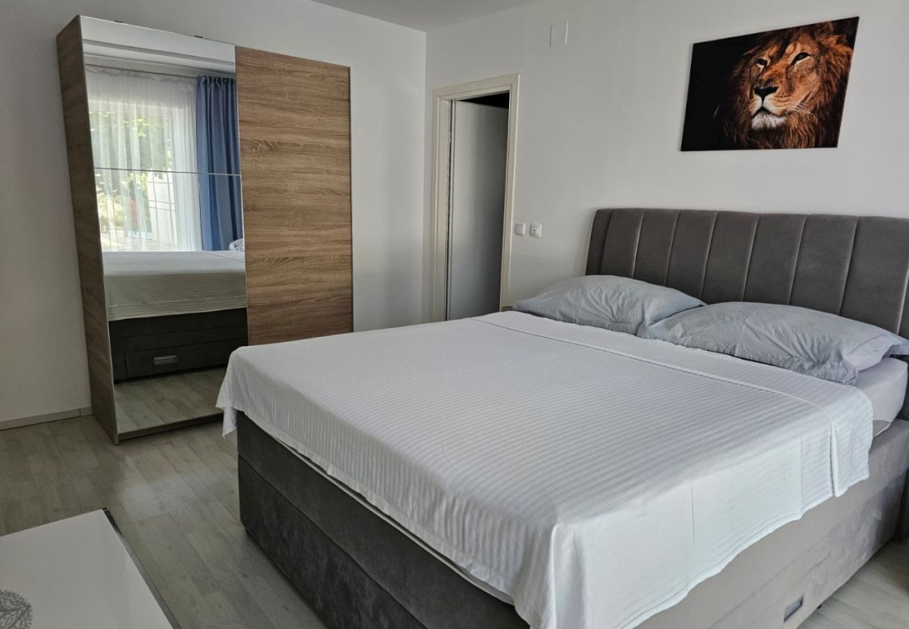 Appartement à Tribunj - Appartement dans Tribunj avec terrasse, Climatisation, WIFI (5034-1)