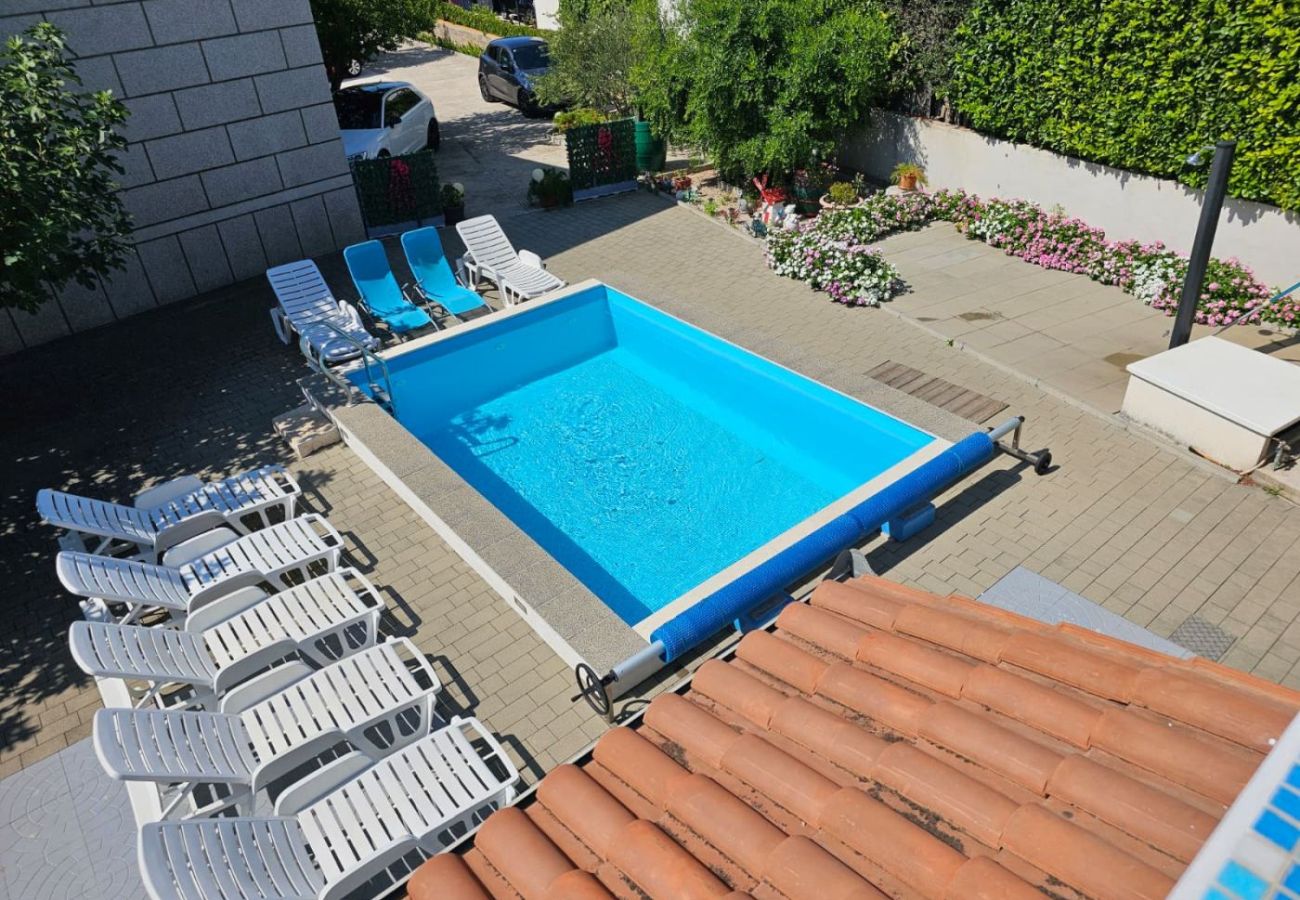 Appartement à Tribunj - Appartement dans Tribunj avec terrasse, Climatisation, WIFI (5034-1)