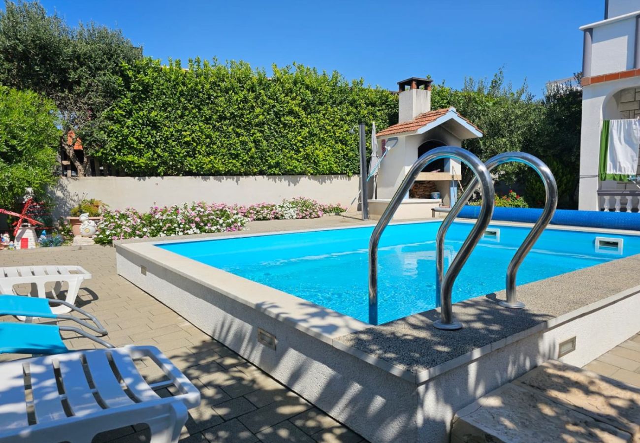 Appartement à Tribunj - Appartement dans Tribunj avec terrasse, Climatisation, WIFI (5034-1)