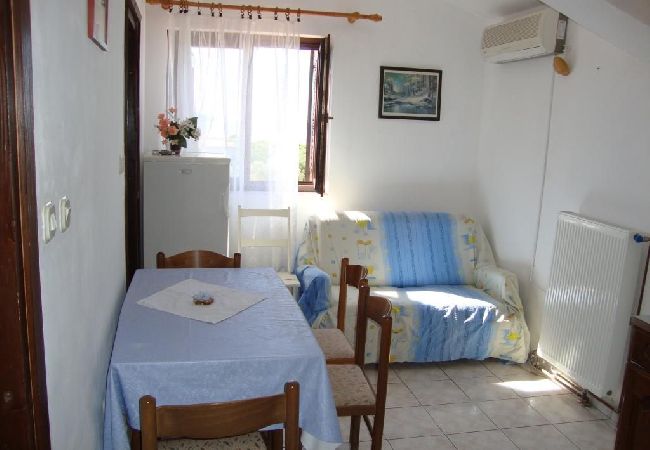 Appartement à Tribunj - Appartement dans Tribunj avec vue mer, Balcon, Climatisation, WIFI (5037-2) Appartement à Tribunj - Appartement dans Tribunj avec vue mer, Balcon, Climatisation, WIFI (5037-2)