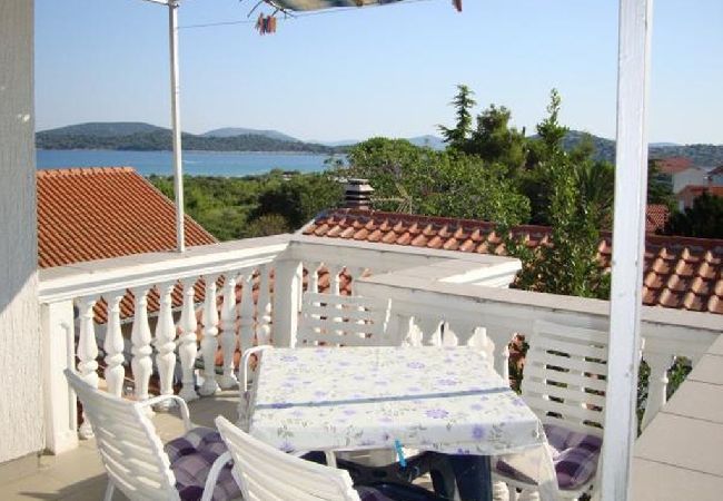 Appartement à Tribunj - Appartement dans Tribunj avec vue mer, Balcon, Climatisation, WIFI (5037-2) Appartement à Tribunj - Appartement dans Tribunj avec vue mer, Balcon, Climatisation, WIFI (5037-2)