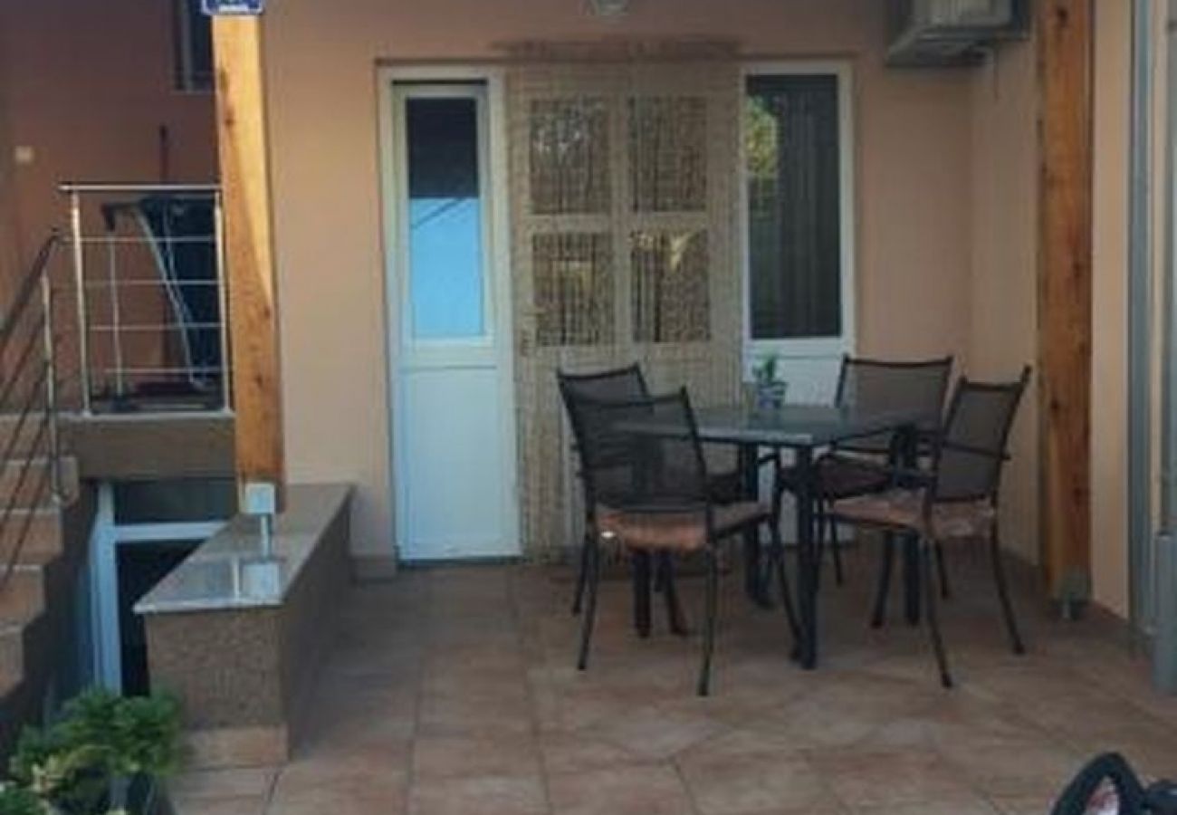 Appartement à Tribunj - Appartement dans Tribunj avec terrasse, Climatisation, WIFI (5038-4)