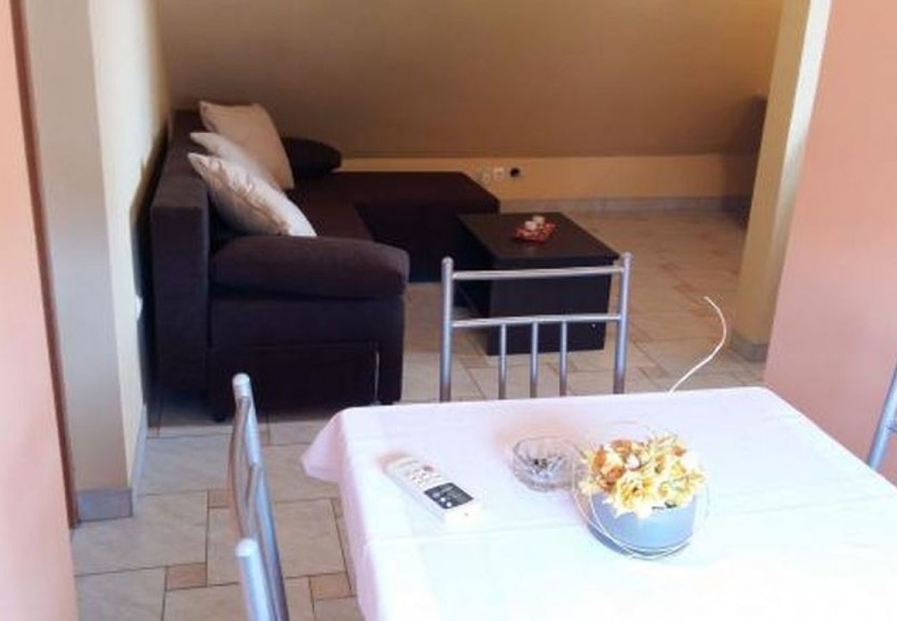 Appartement à Tribunj - Appartement dans Tribunj avec Balcon, Climatisation, WIFI (5038-3)