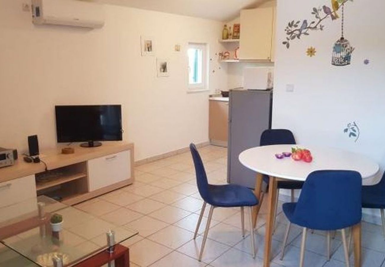 Appartement à Tribunj - Appartement dans Tribunj avec Balcon, Climatisation, WIFI, Machine à laver (5040-1)