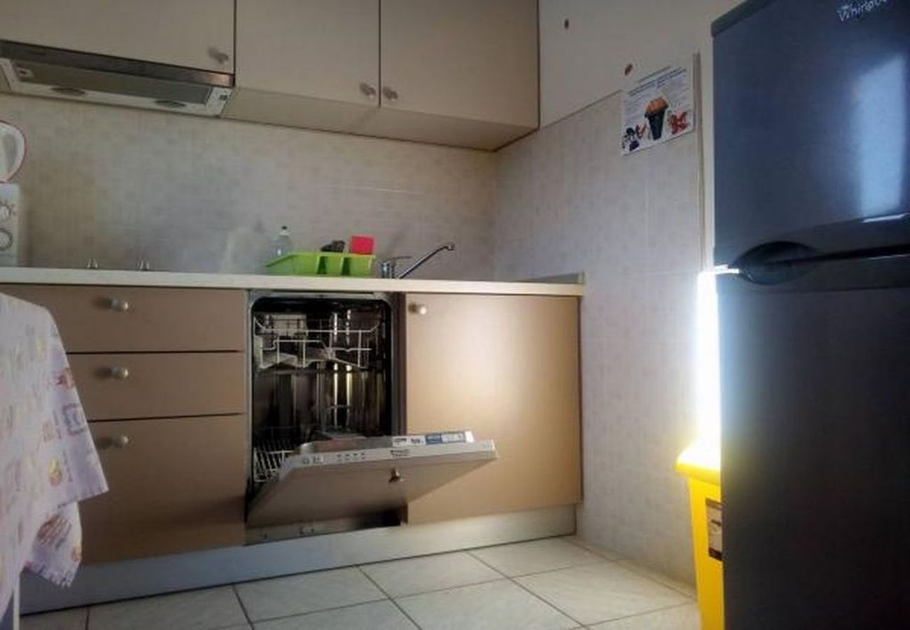 Appartement à Tribunj - Appartement dans Tribunj avec Balcon, Climatisation, WIFI, Machine à laver (5040-1)