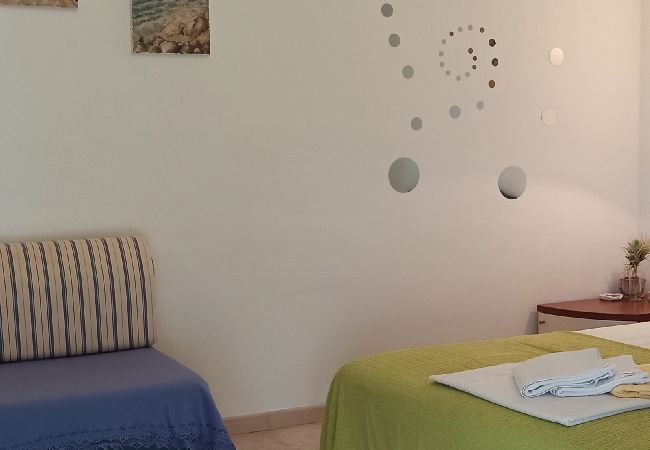 Studio à Tribunj - Appartement Studio dans Tribunj avec terrasse, Climatisation, WIFI, Machine à laver (5040-2) Studio à Tribunj - Appartement Studio dans Tribunj avec terrasse, Climatisation, WIFI, Machine à laver (5040-2)