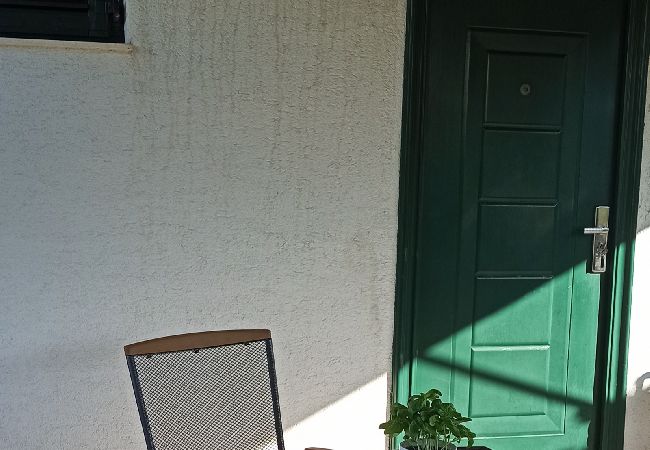 Studio à Tribunj - Appartement Studio dans Tribunj avec terrasse, Climatisation, WIFI, Machine à laver (5040-2) Studio à Tribunj - Appartement Studio dans Tribunj avec terrasse, Climatisation, WIFI, Machine à laver (5040-2)