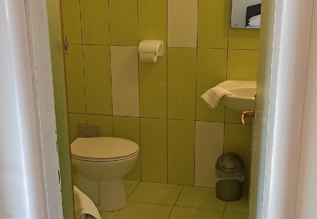 Studio à Tribunj - Appartement Studio dans Tribunj avec terrasse, Climatisation, WIFI, Machine à laver (5040-2) Studio à Tribunj - Appartement Studio dans Tribunj avec terrasse, Climatisation, WIFI, Machine à laver (5040-2)