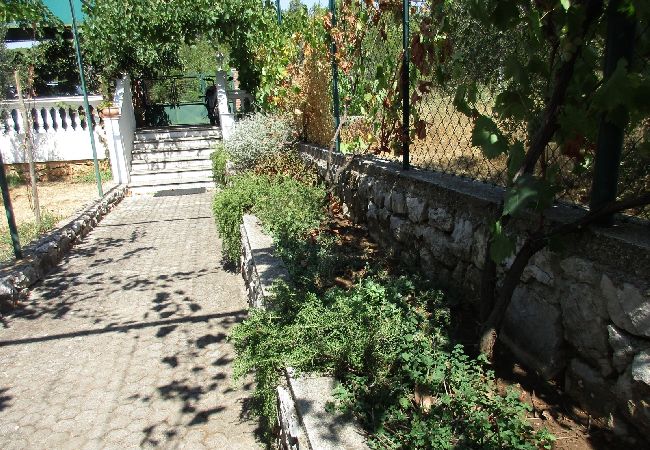 Studio à Tribunj - Appartement Studio dans Tribunj avec terrasse, Climatisation, WIFI, Machine à laver (5040-2) Studio à Tribunj - Appartement Studio dans Tribunj avec terrasse, Climatisation, WIFI, Machine à laver (5040-2)