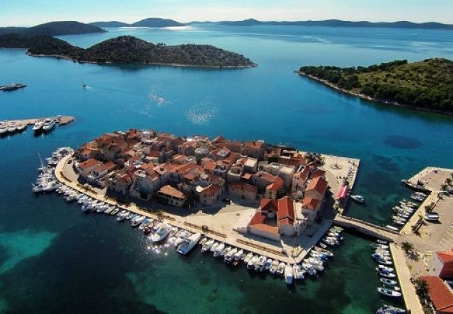 Studio à Tribunj - Appartement Studio dans Tribunj avec terrasse, Climatisation, WIFI, Machine à laver (5040-2) Studio à Tribunj - Appartement Studio dans Tribunj avec terrasse, Climatisation, WIFI, Machine à laver (5040-2)