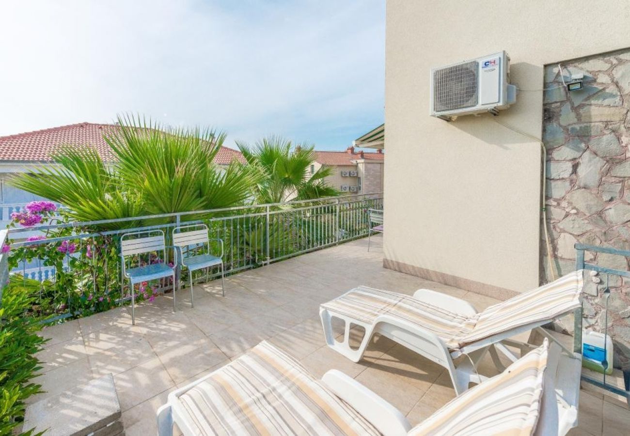 Appartement à Okrug Gornji - Appartement dans Okrug Gornji avec vue mer, terrasse, Climatisation, WIFI (5046-2)