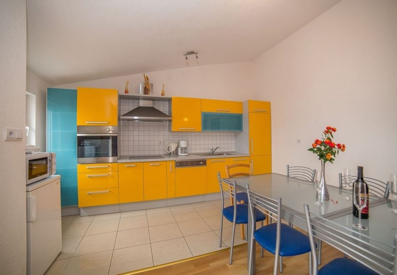 Appartement à Okrug Gornji - Appartement dans Okrug Gornji avec vue mer, Balcon, Climatisation, WIFI (5048-5)