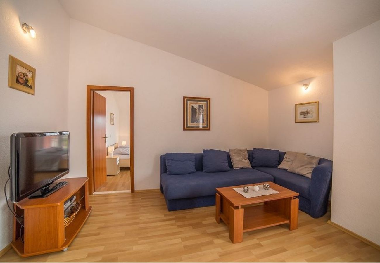 Appartement à Okrug Gornji - Appartement dans Okrug Gornji avec vue mer, Balcon, Climatisation, WIFI (5048-5)