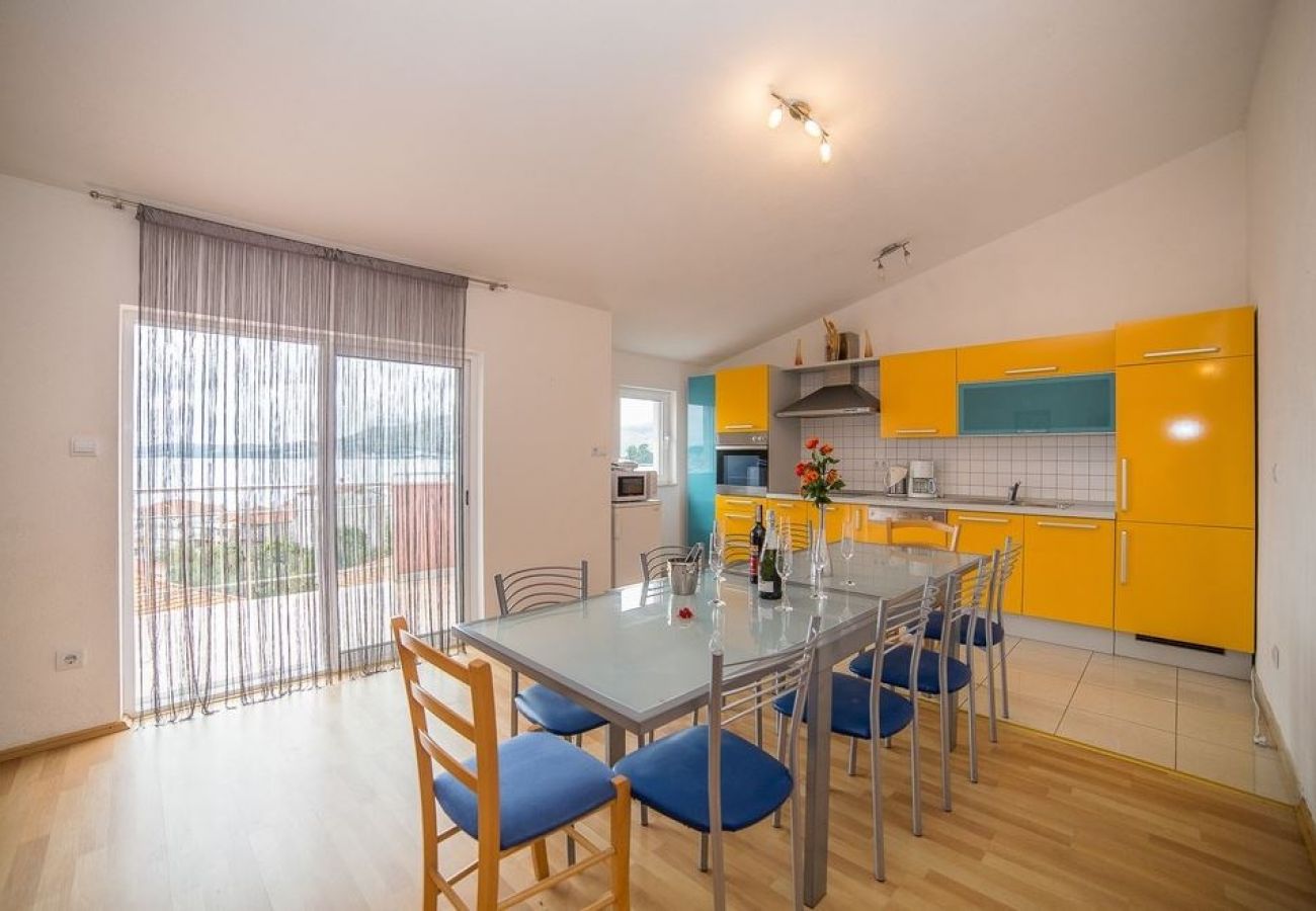 Appartement à Okrug Gornji - Appartement dans Okrug Gornji avec vue mer, Balcon, Climatisation, WIFI (5048-5)