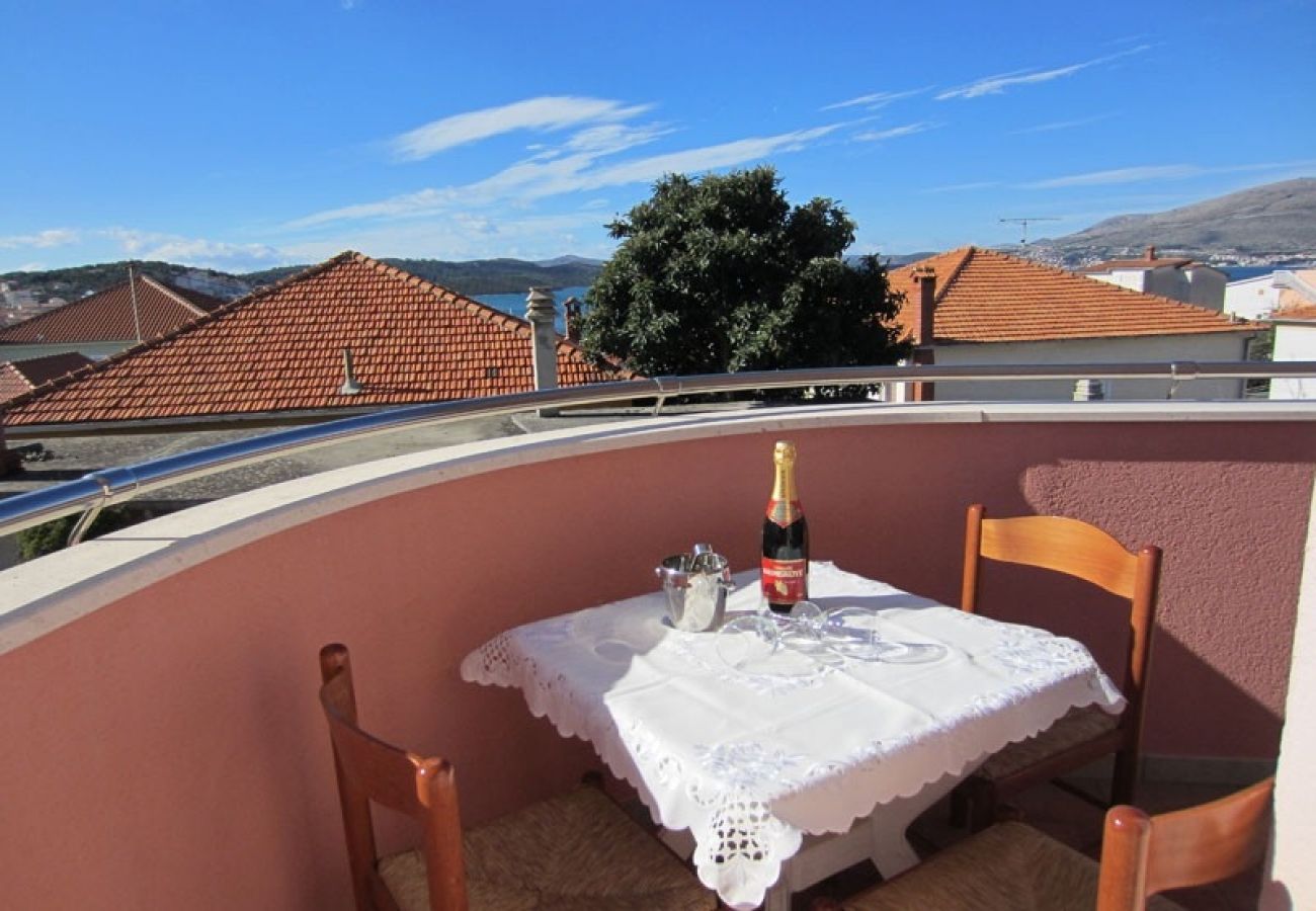 Appartement à Okrug Gornji - Appartement dans Okrug Gornji avec vue mer, Balcon, Climatisation, WIFI (5048-4)