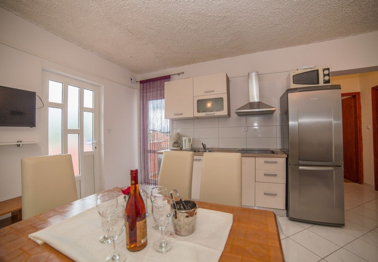 Appartement à Okrug Gornji - Appartement dans Okrug Gornji avec vue mer, Balcon, Climatisation, WIFI (5048-4)