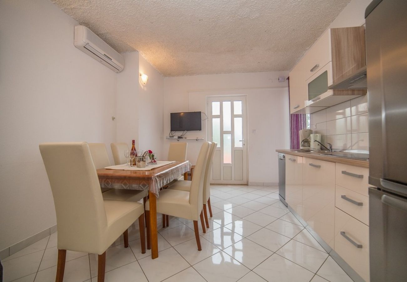 Appartement à Okrug Gornji - Appartement dans Okrug Gornji avec vue mer, Balcon, Climatisation, WIFI (5048-4)