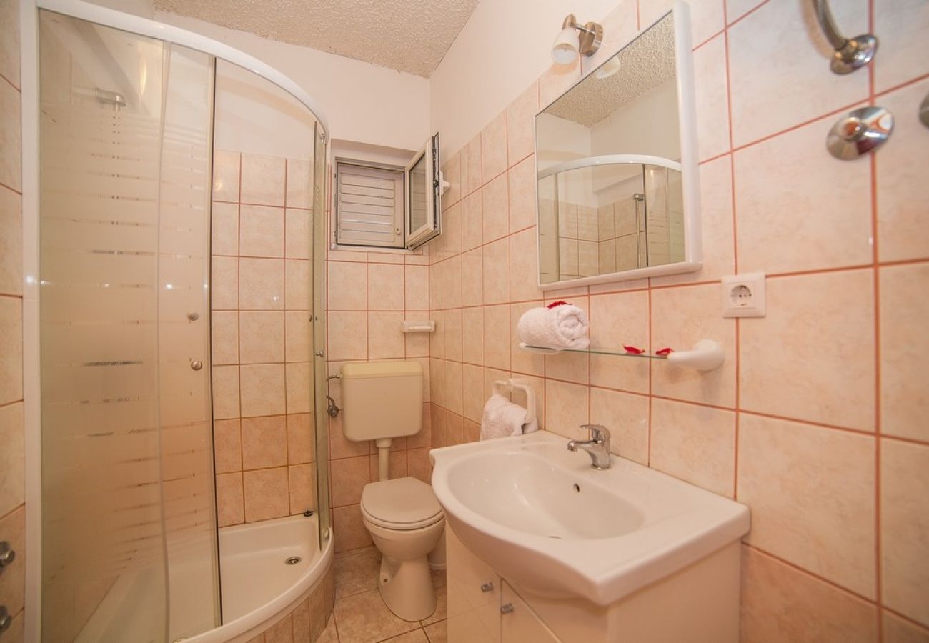 Appartement à Okrug Gornji - Appartement dans Okrug Gornji avec vue mer, Balcon, Climatisation, WIFI (5048-4)