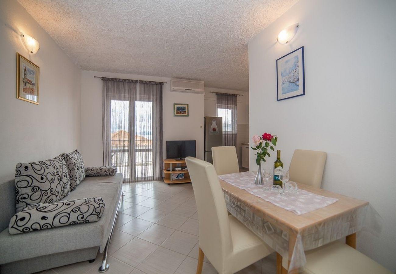 Appartement à Okrug Gornji - Appartement dans Okrug Gornji avec vue mer, Balcon, Climatisation, WIFI (5048-2)